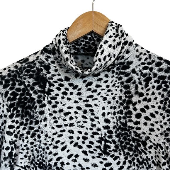 Fabrizio Gianni Animal Print Turtle Neck Blouse Women’s Size L - Picture 2 of 9